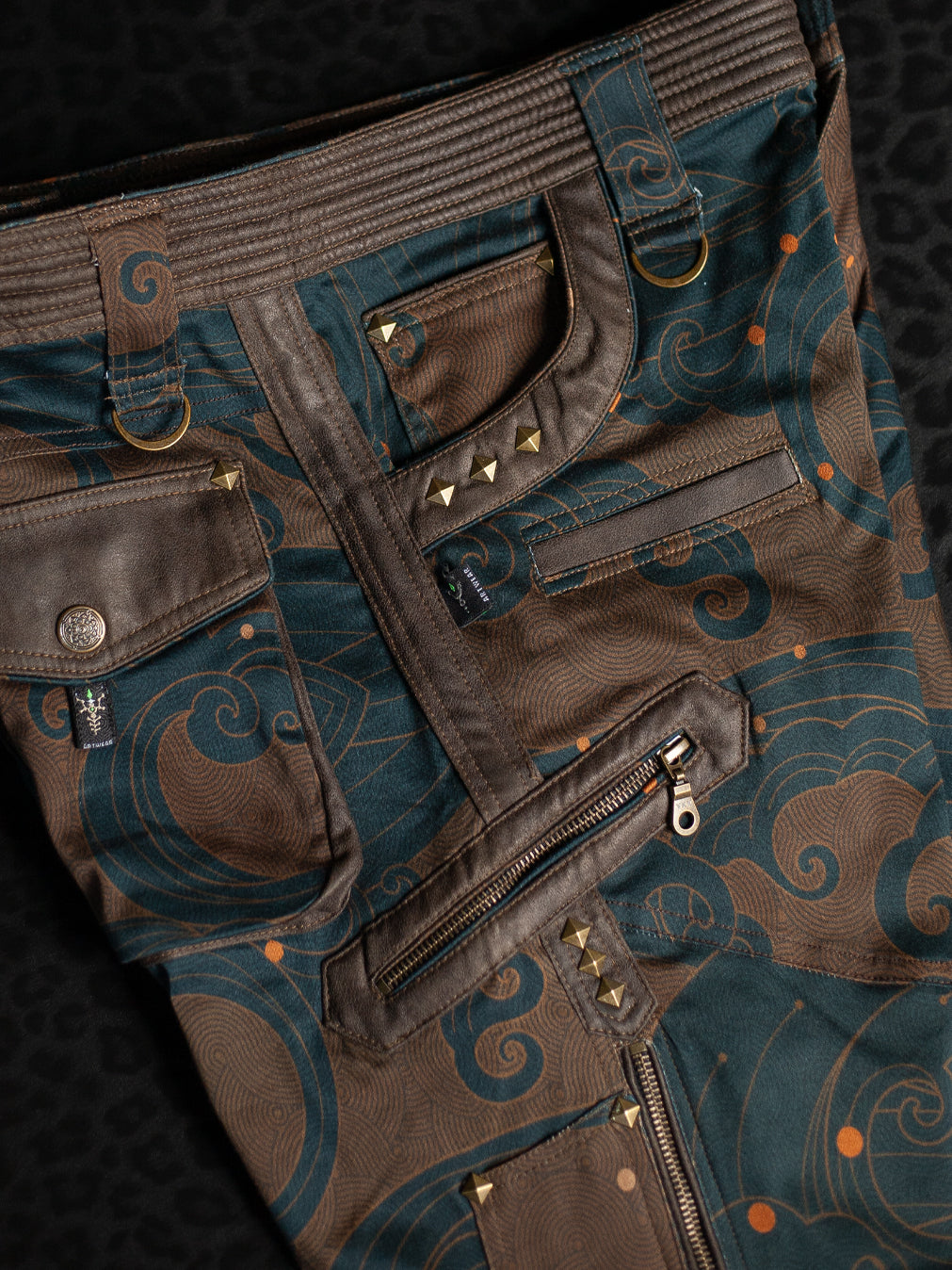 Flying Short Men / Bio Farms Organic Twill / Fake Leather Patches - SHOGUNSEA